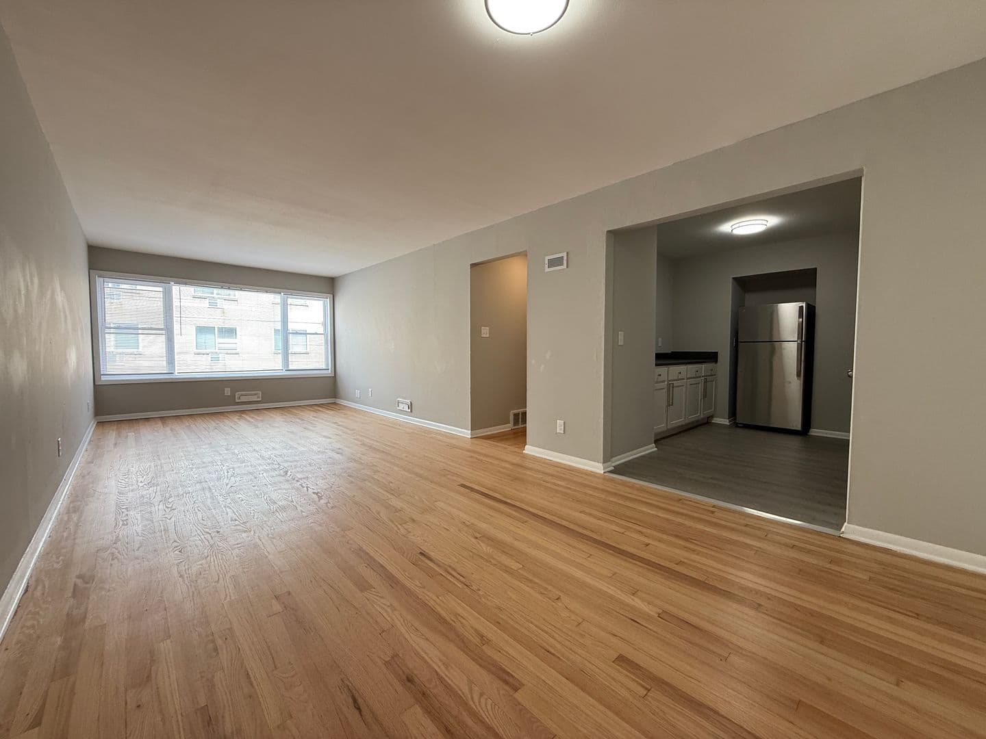 Milwaukee Apartment: 3885 N Humboldt Blvd
