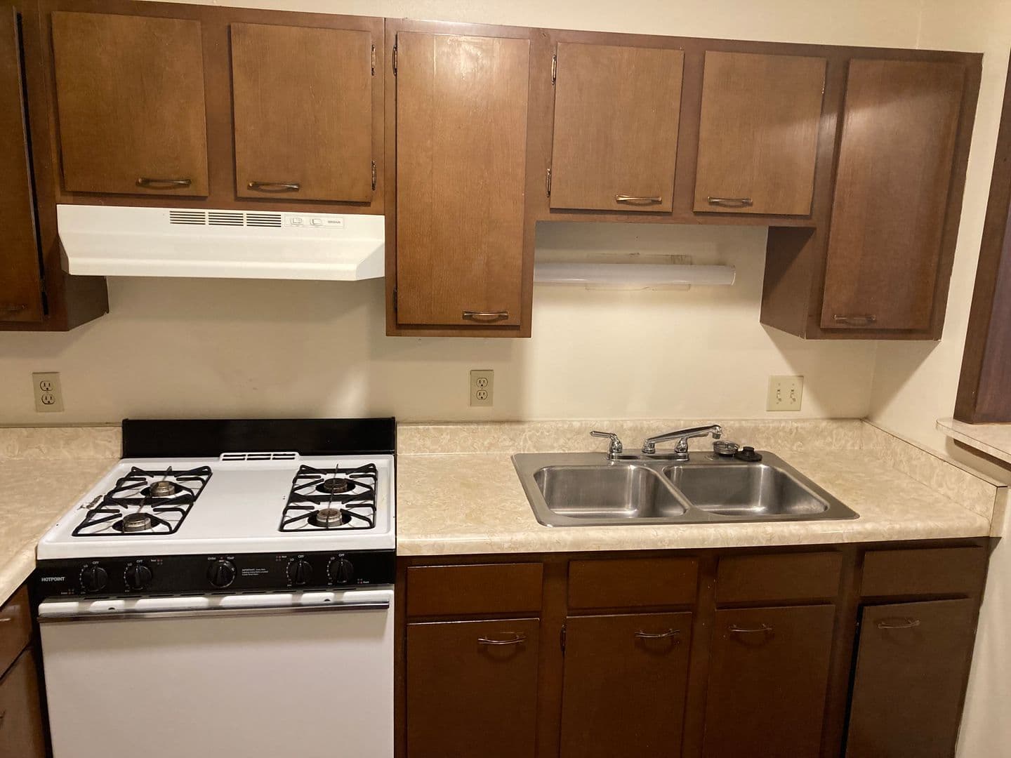 Milwaukee Apartment: 2637 N Frederick Ave