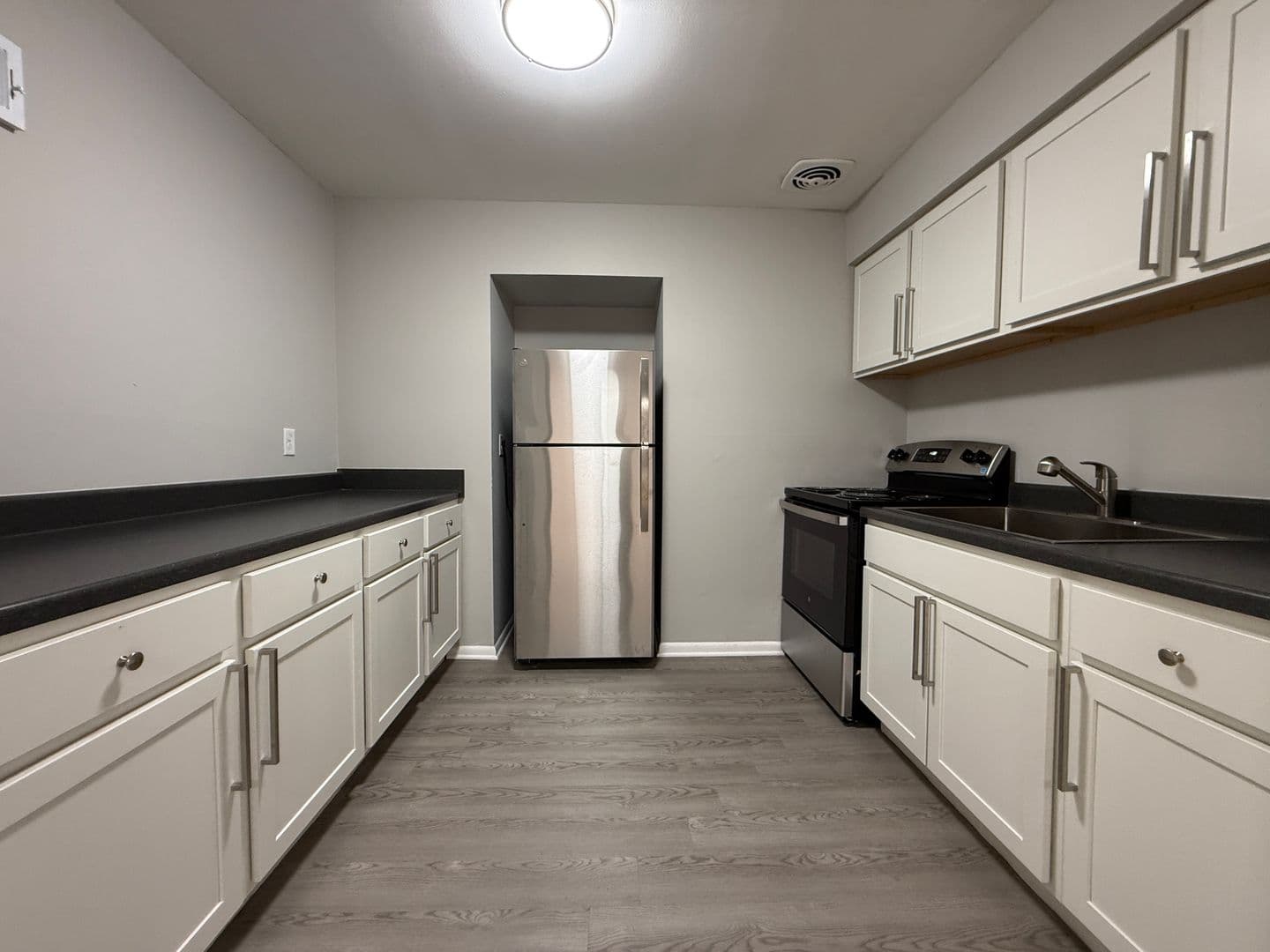 Milwaukee Apartment: 3885 N Humboldt Blvd