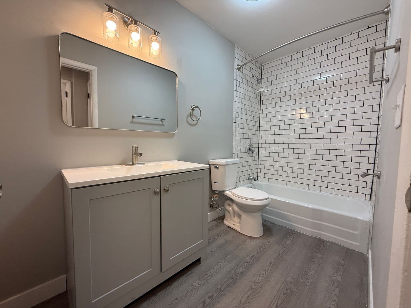 Milwaukee Apartment: 3885 N Humboldt Blvd