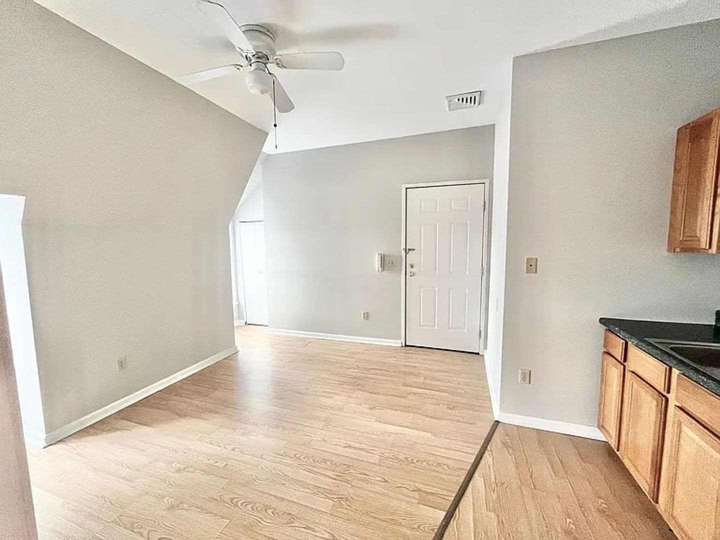 Milwaukee Apartment: 1718-34 E Lafayette Pl