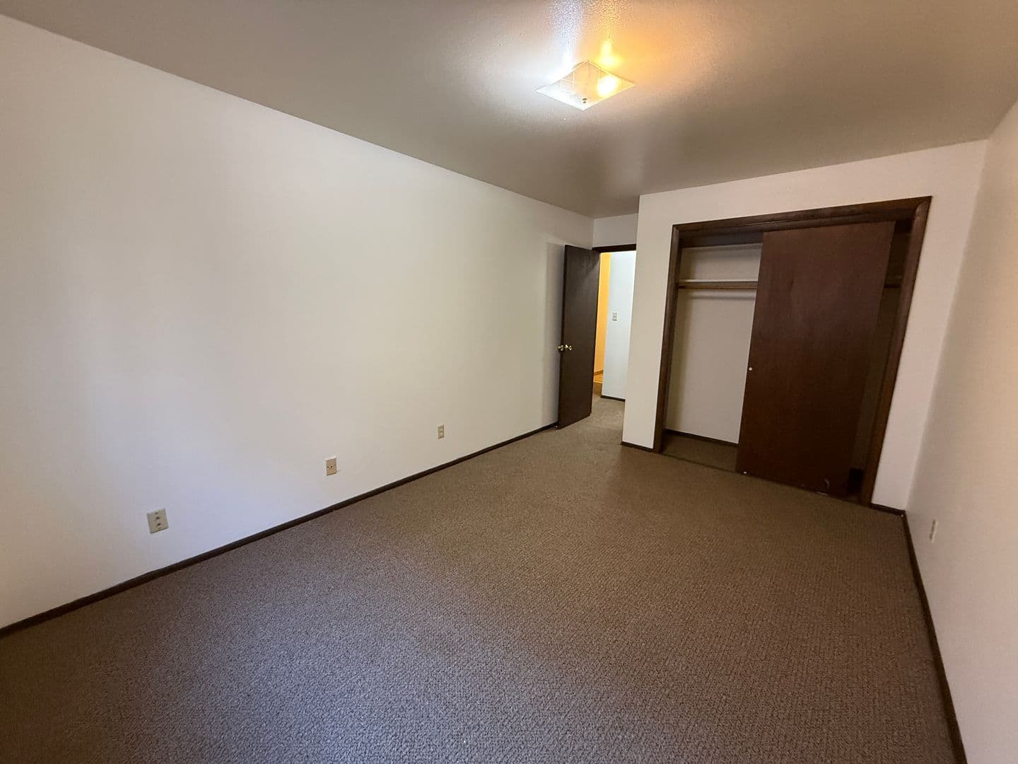 Milwaukee Apartment: 2637 N Frederick Ave