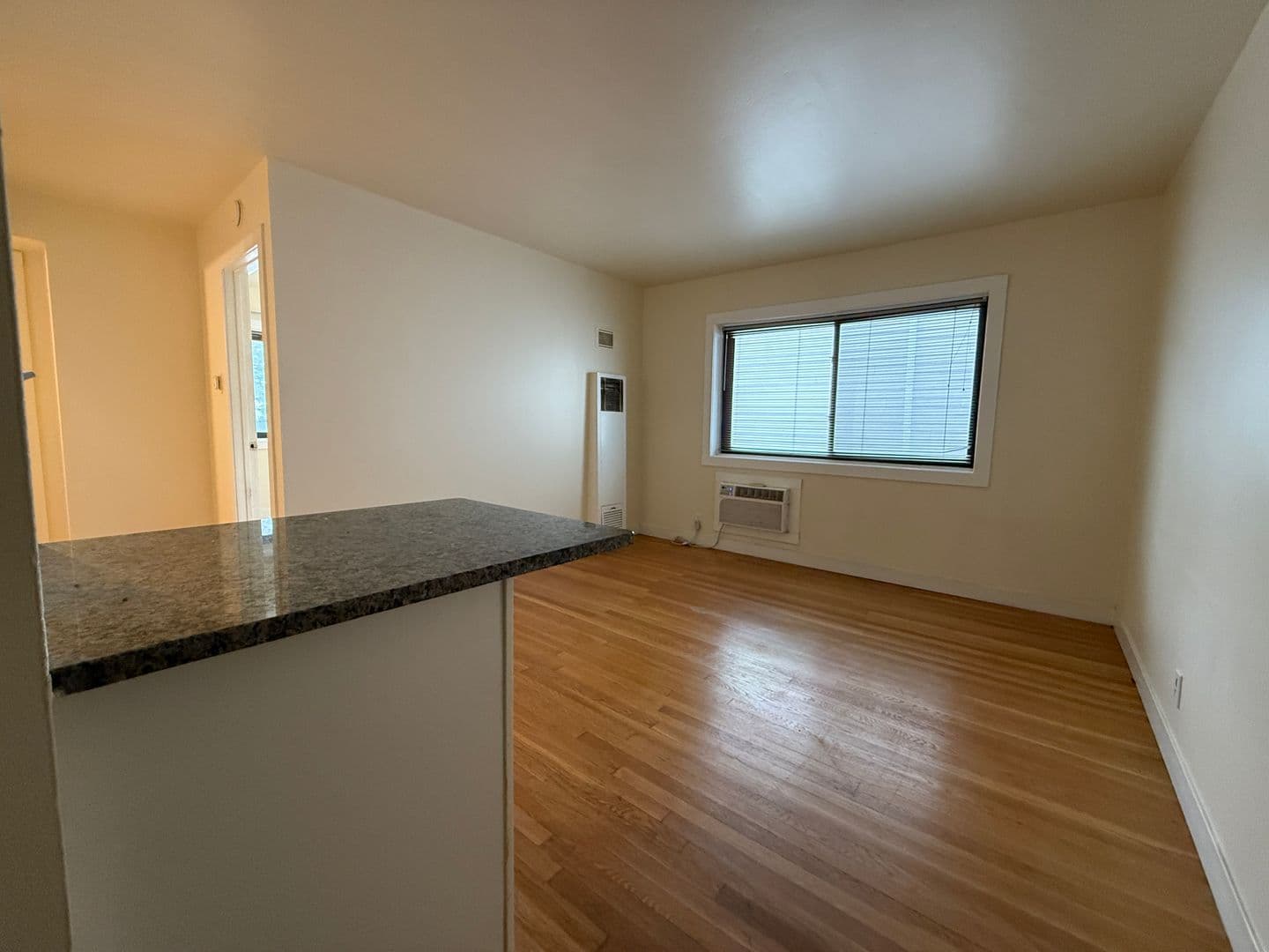 Milwaukee Apartment: 1639 N Farwell Ave