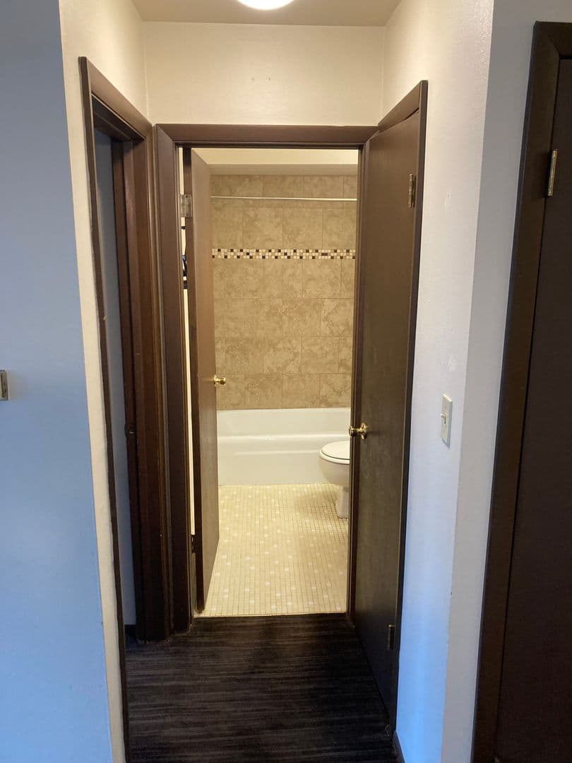 Milwaukee Apartment: 2637 N Frederick Ave