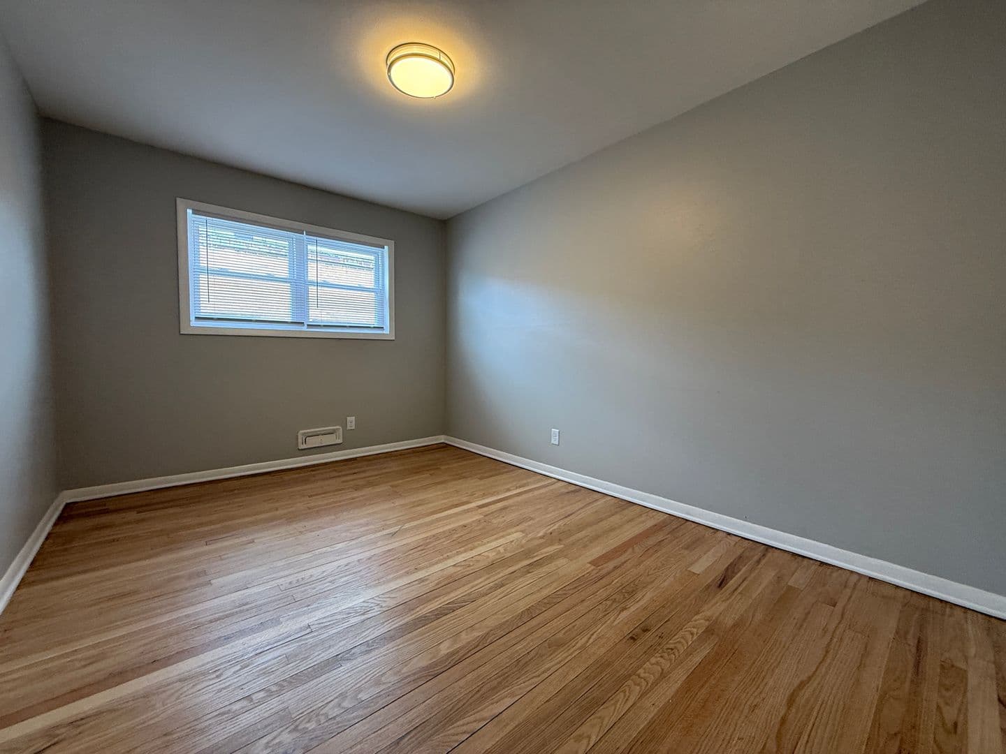 Milwaukee Apartment: 3879 N Humboldt Blvd