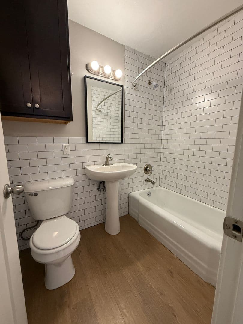 Milwaukee Apartment: 2019 N Farwell Ave