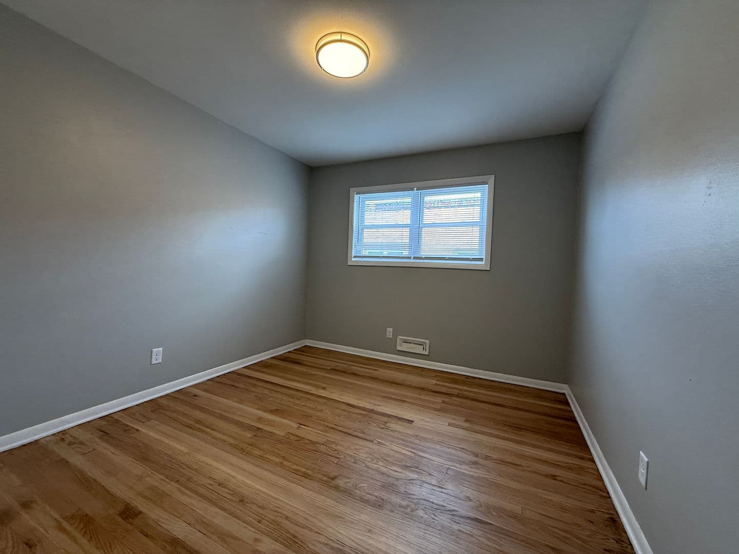 Milwaukee Apartment: 3879 N Humboldt Blvd