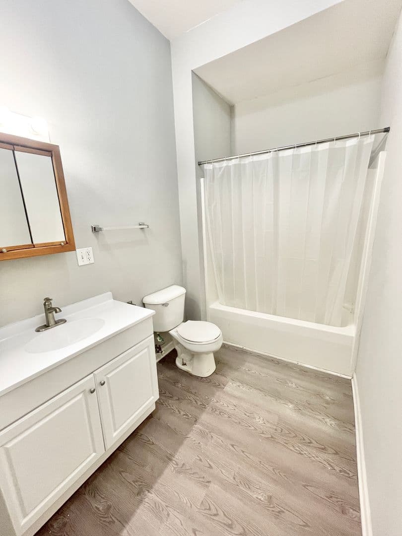 Milwaukee Apartment: 1718-34 E Lafayette Pl
