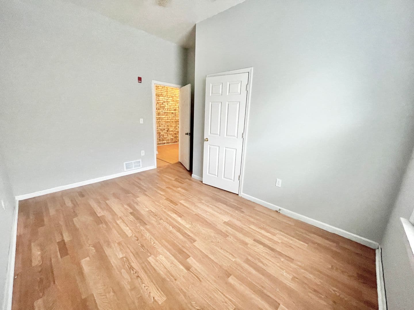 Milwaukee Apartment: 1718-34 E Lafayette Pl