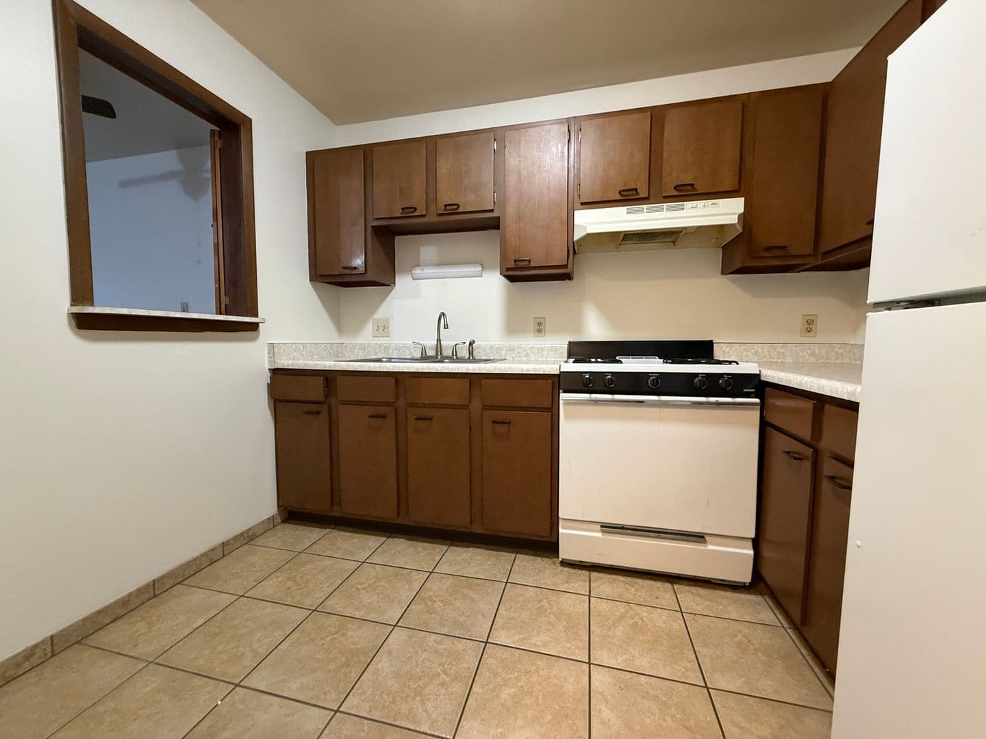 Milwaukee Apartment: 2637 N Frederick Ave