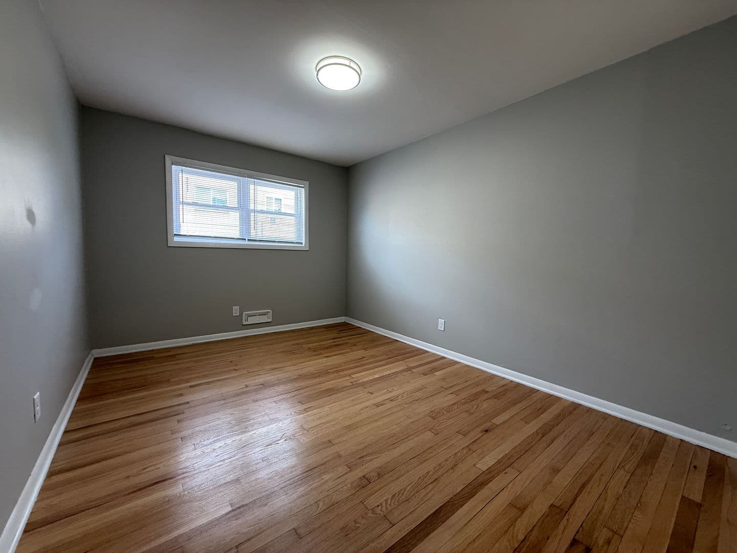 Milwaukee Apartment: 3885 N Humboldt Blvd