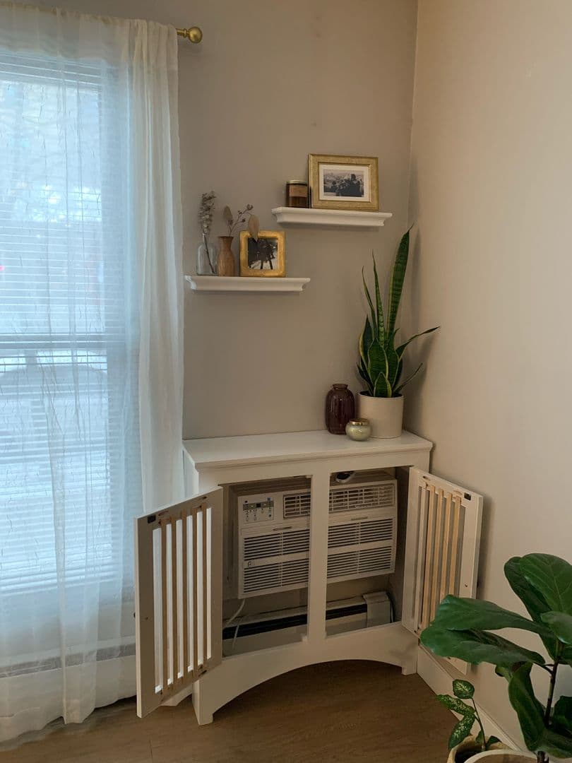 Milwaukee Apartment: 2019 N Farwell Ave