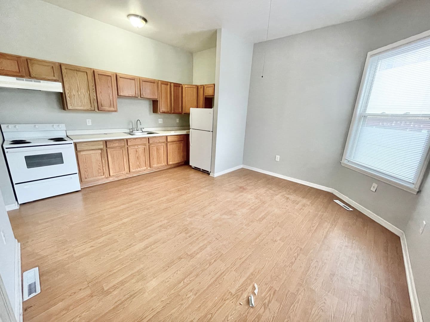 Milwaukee Apartment: 1718-34 E Lafayette Pl