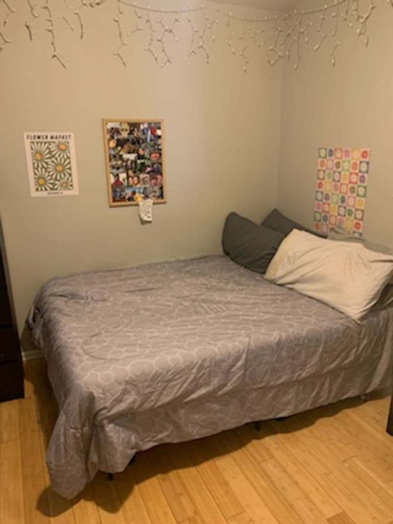 Milwaukee Apartment: 1004 E Pleasant St