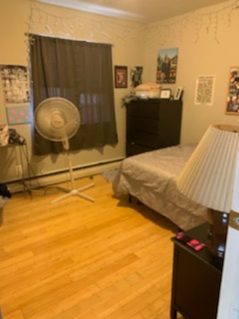 Milwaukee Apartment: 1004 E Pleasant St