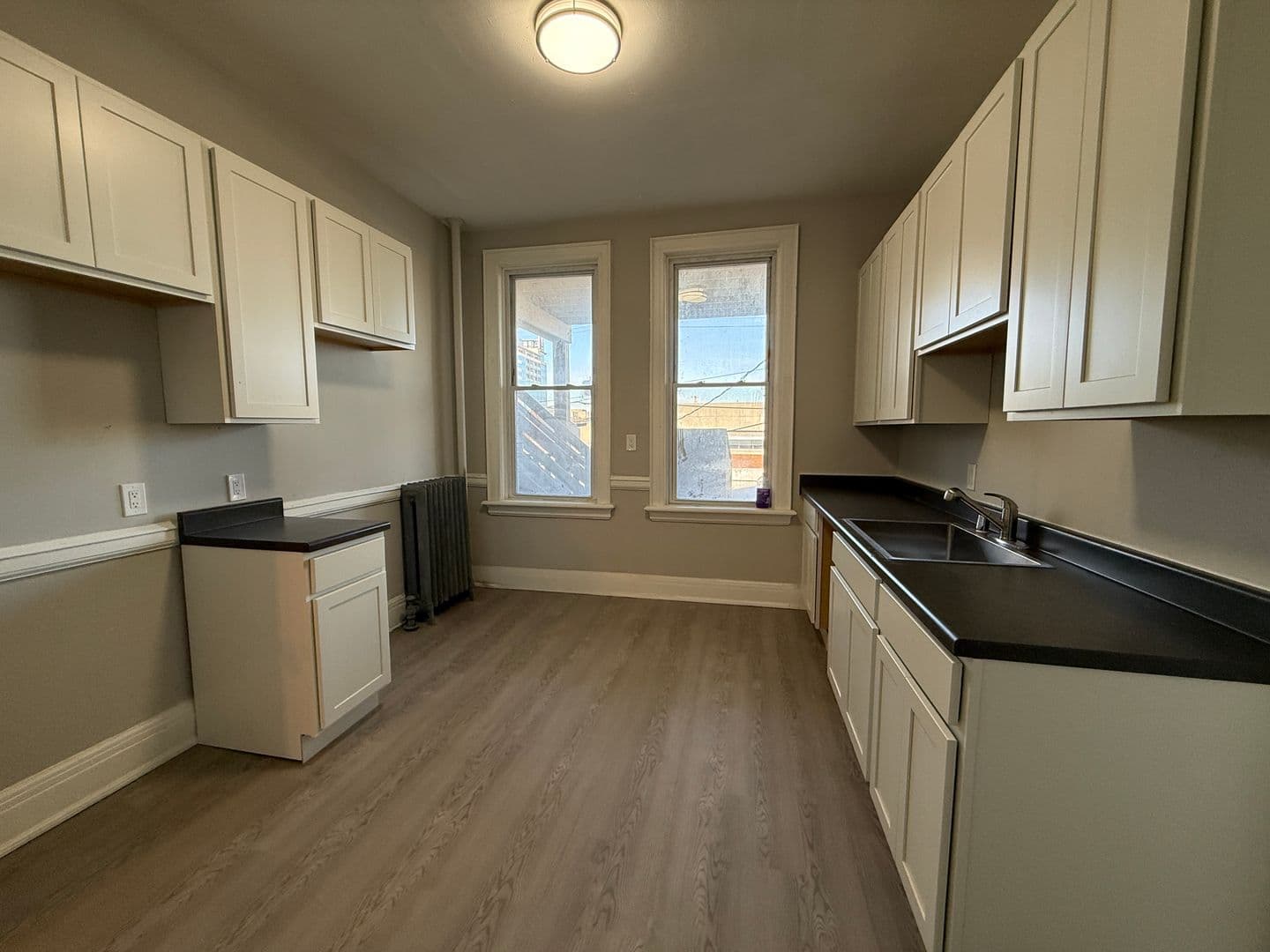 Milwaukee Apartment: 1227 N Milwaukee St