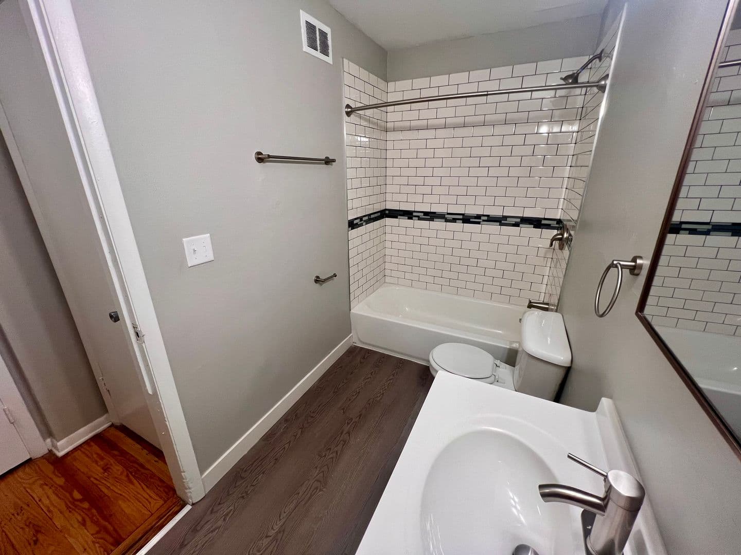 Milwaukee Apartment: 3879 N Humboldt Blvd