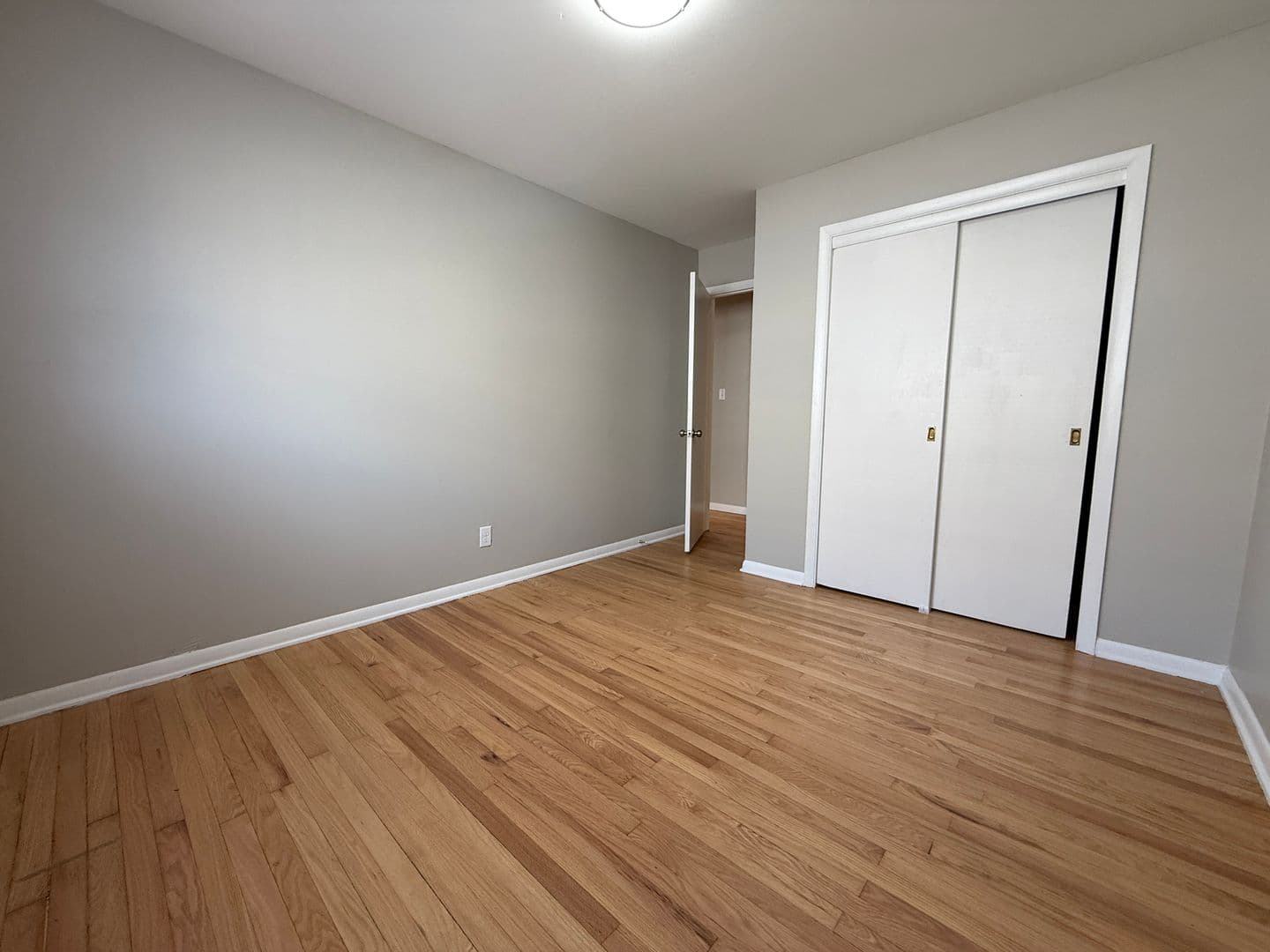 Milwaukee Apartment: 3885 N Humboldt Blvd