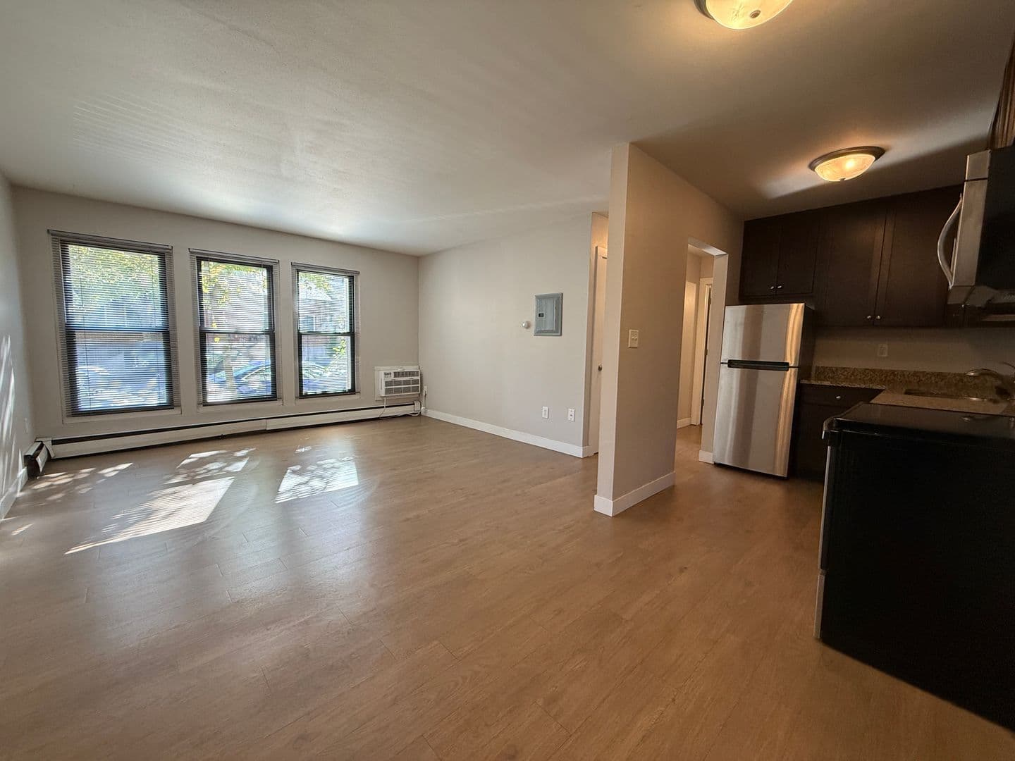 Milwaukee Apartment: 2019 N Farwell Ave