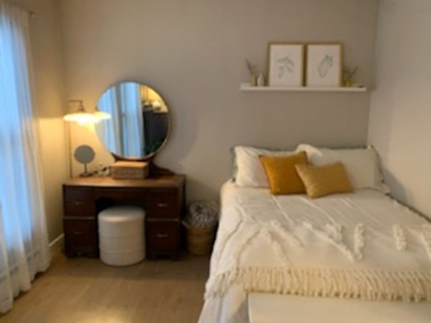 Milwaukee Apartment: 2019 N Farwell Ave