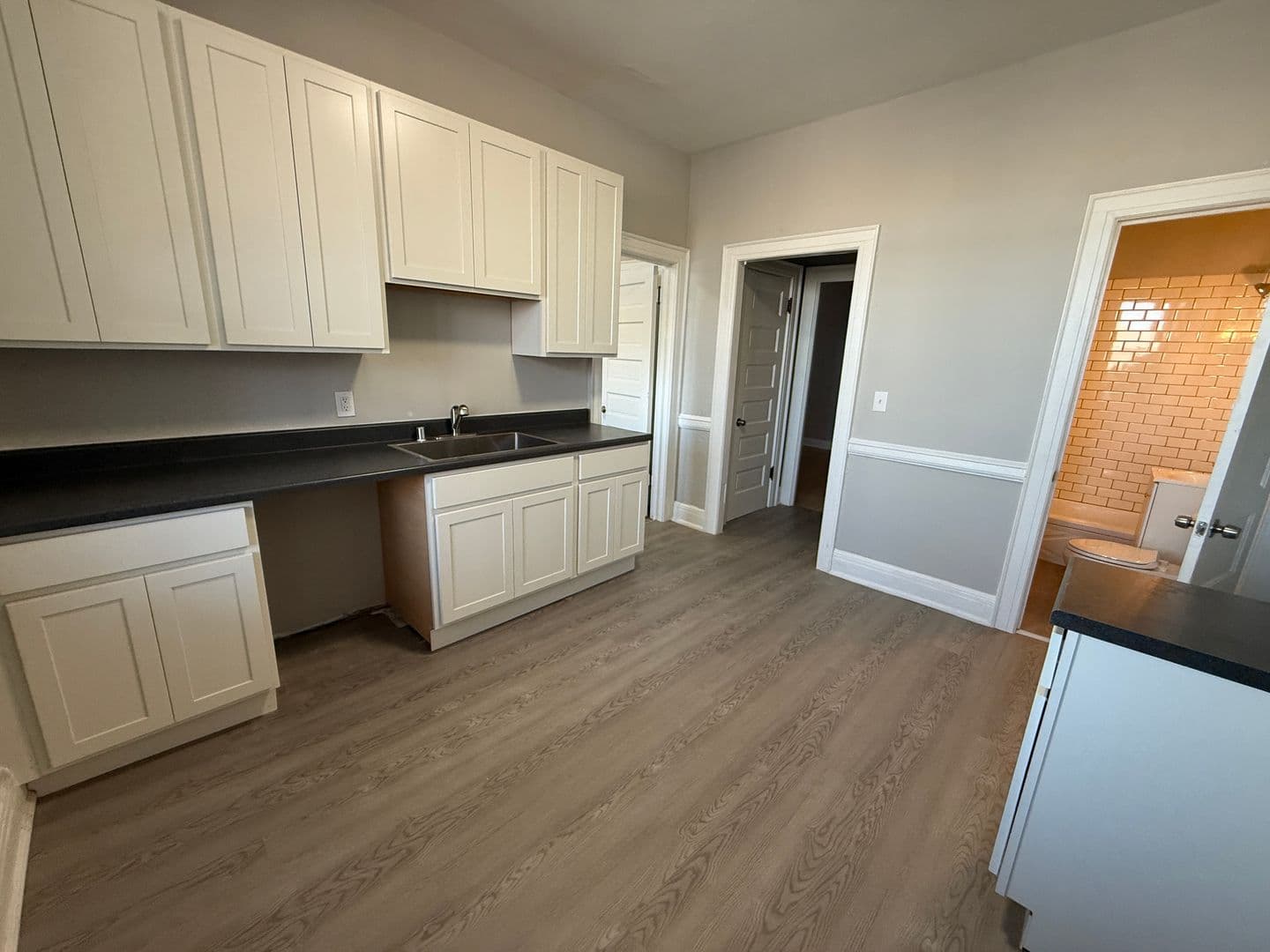 Milwaukee Apartment: 1227 N Milwaukee St
