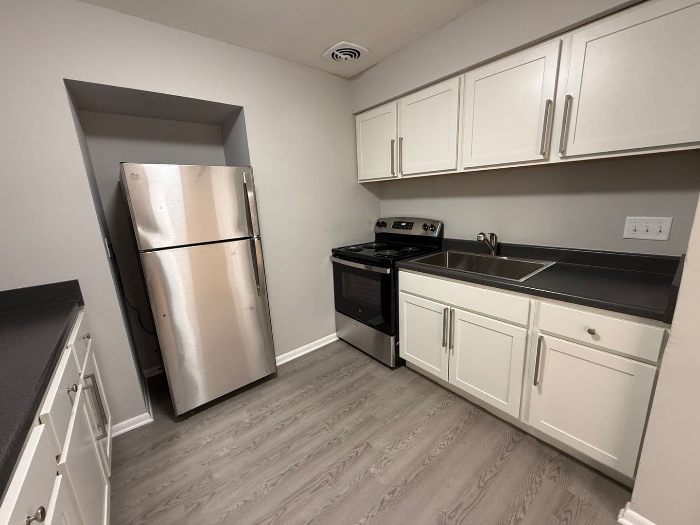 Milwaukee Apartment: 3885 N Humboldt Blvd