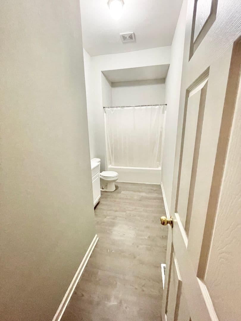Milwaukee Apartment: 1718-34 E Lafayette Pl