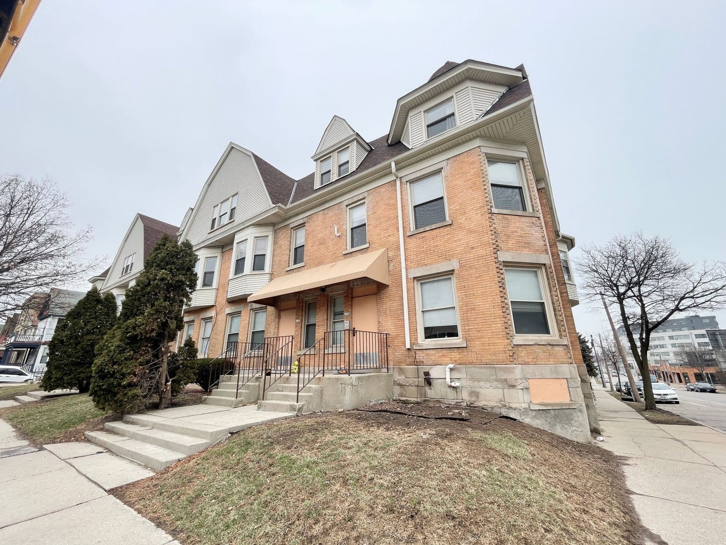 Milwaukee Apartment: 1718-34 E Lafayette Pl