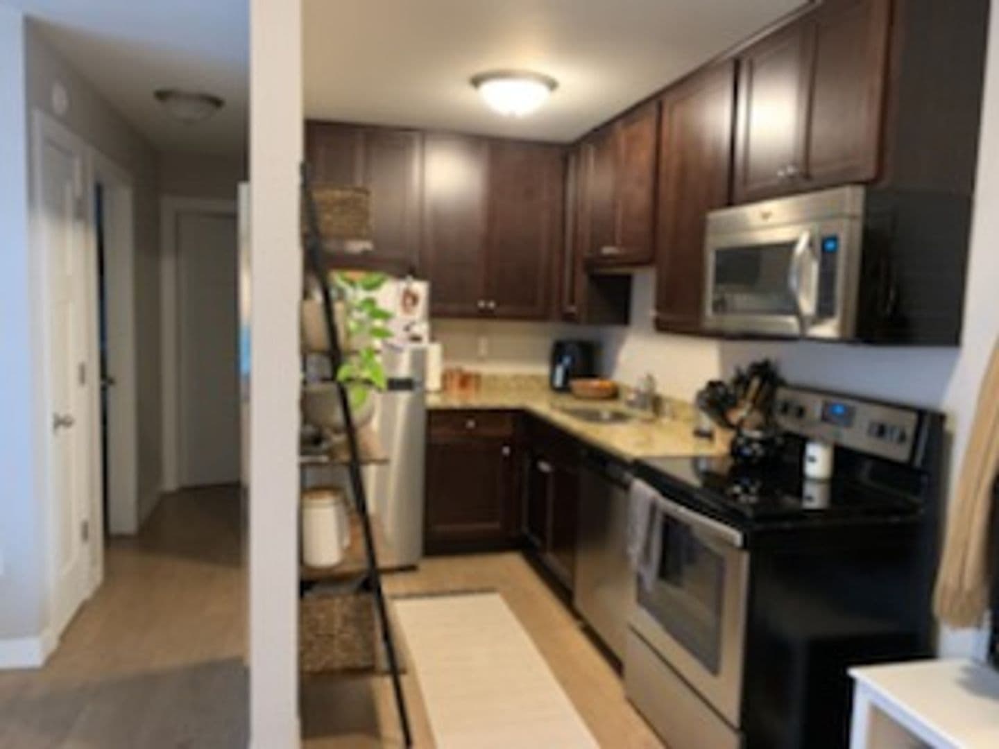 Milwaukee Apartment: 2019 N Farwell Ave
