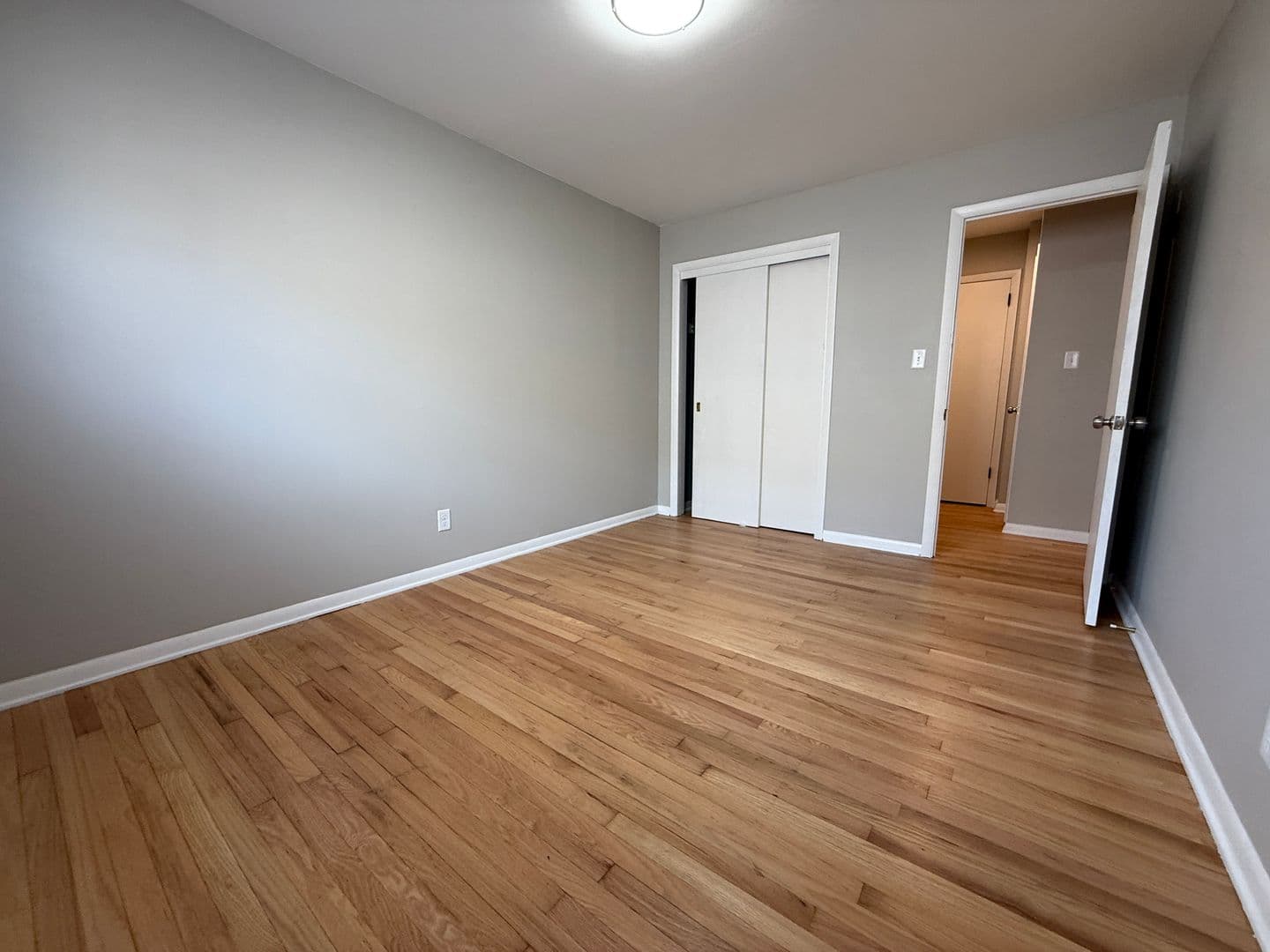 Milwaukee Apartment: 3885 N Humboldt Blvd