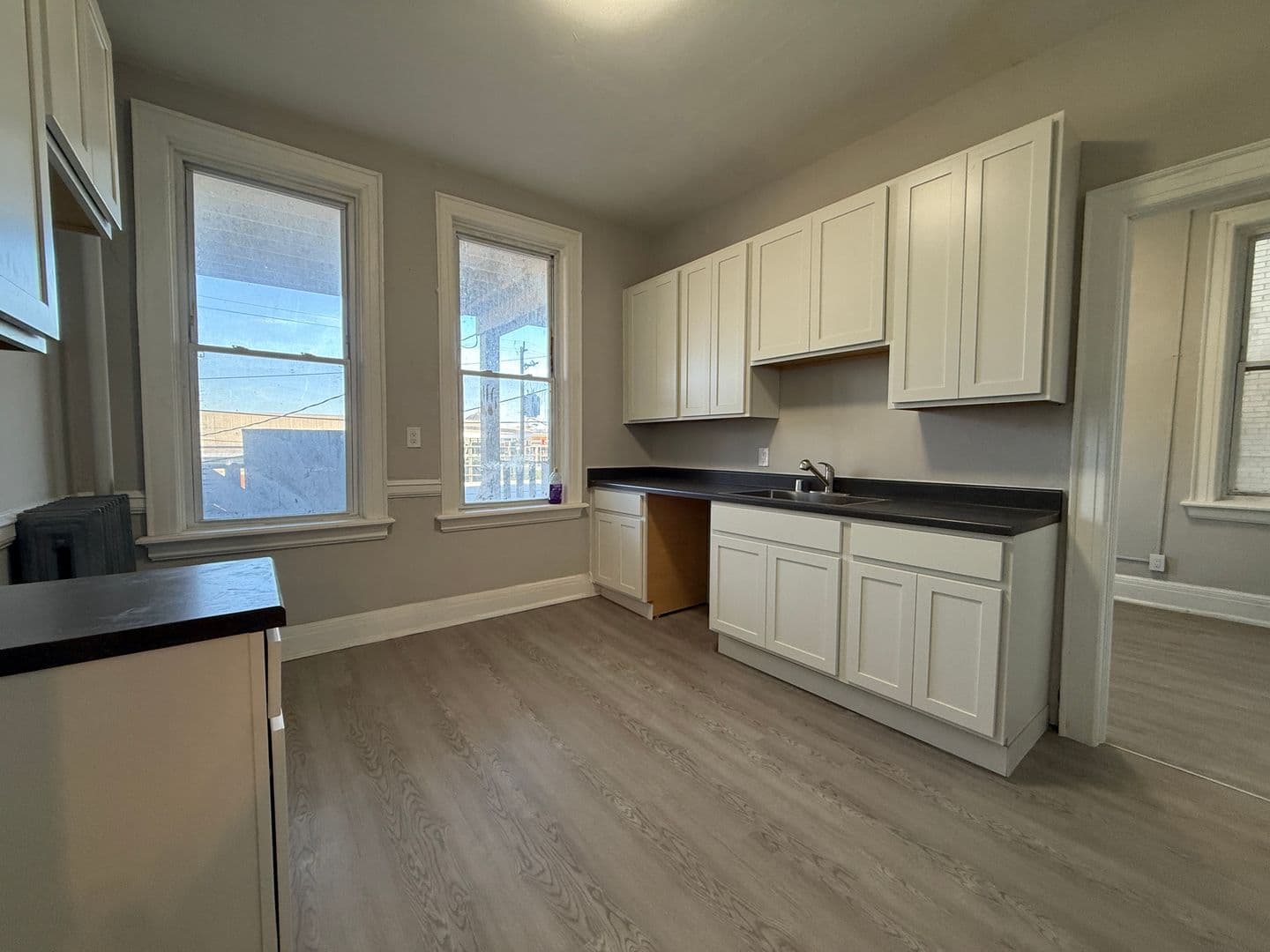 Milwaukee Apartment: 1227 N Milwaukee St