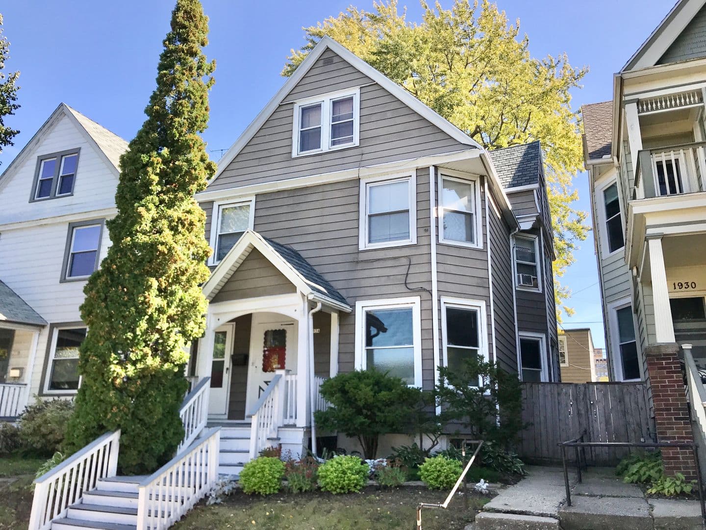 Milwaukee Apartment: 1934 N Oakland Ave