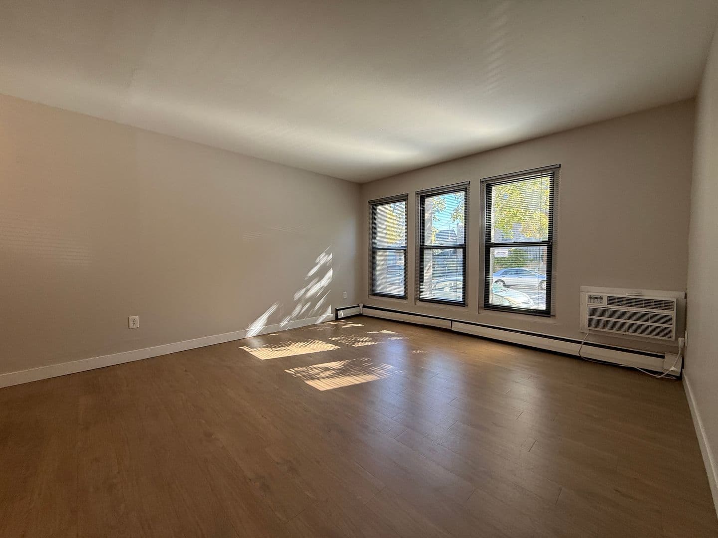 Milwaukee Apartment: 2019 N Farwell Ave