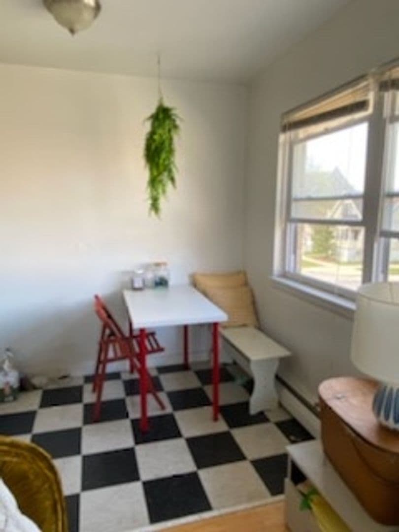 Milwaukee Apartment: 1004 E Pleasant St