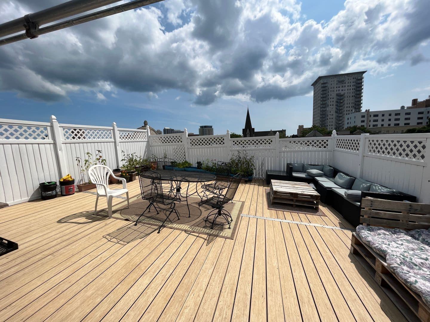 Milwaukee Apartment: 1345 N Astor St