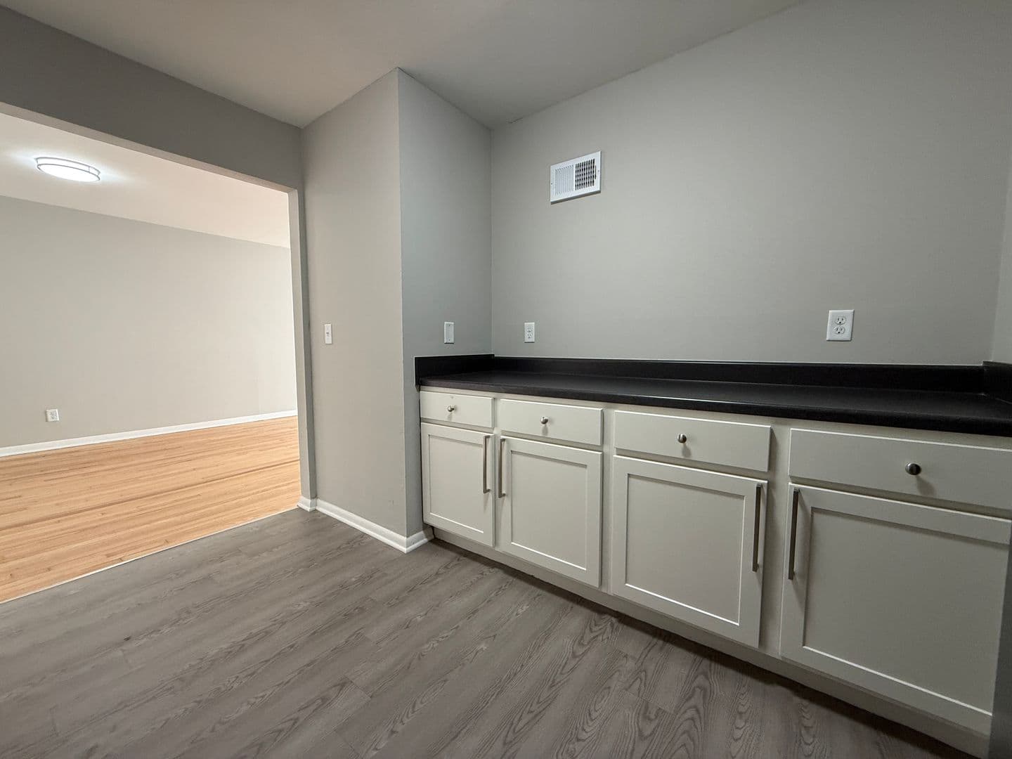 Milwaukee Apartment: 3885 N Humboldt Blvd