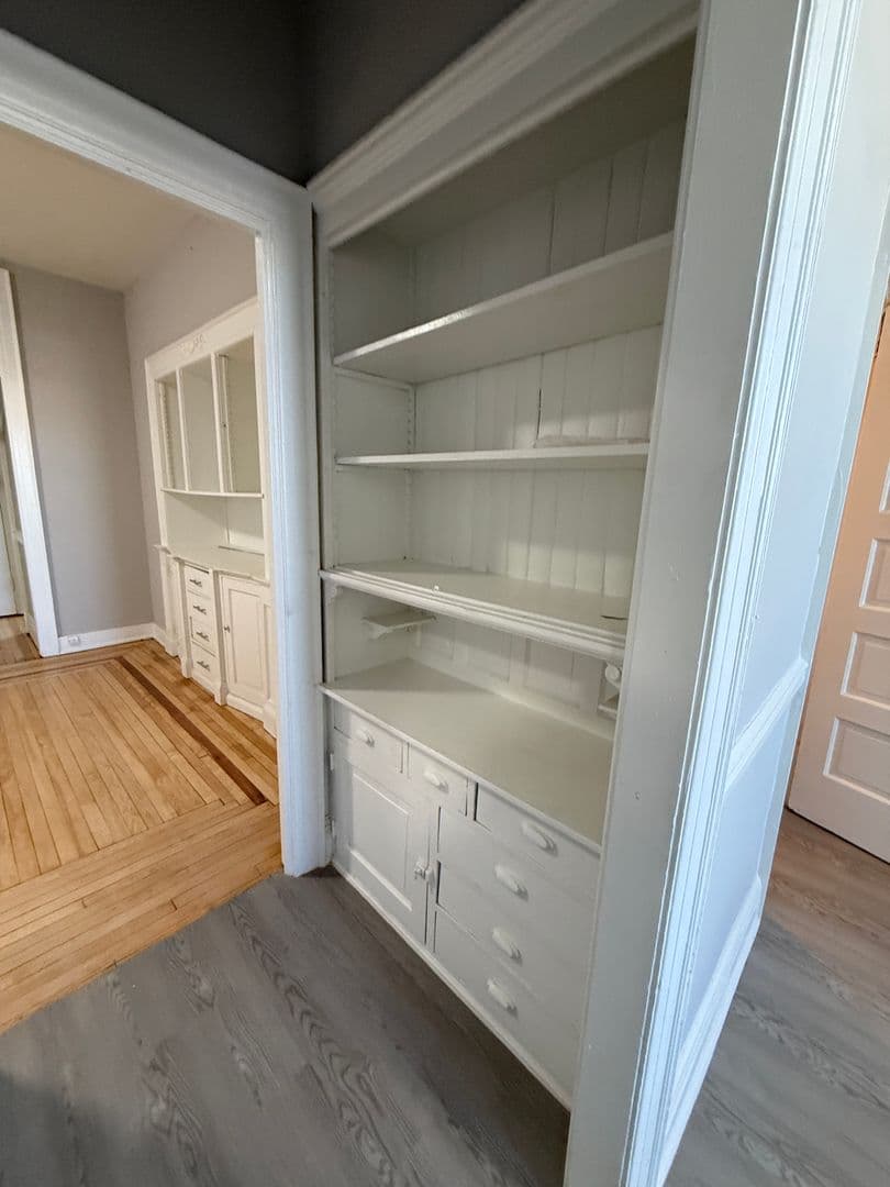 Milwaukee Apartment: 1227 N Milwaukee St
