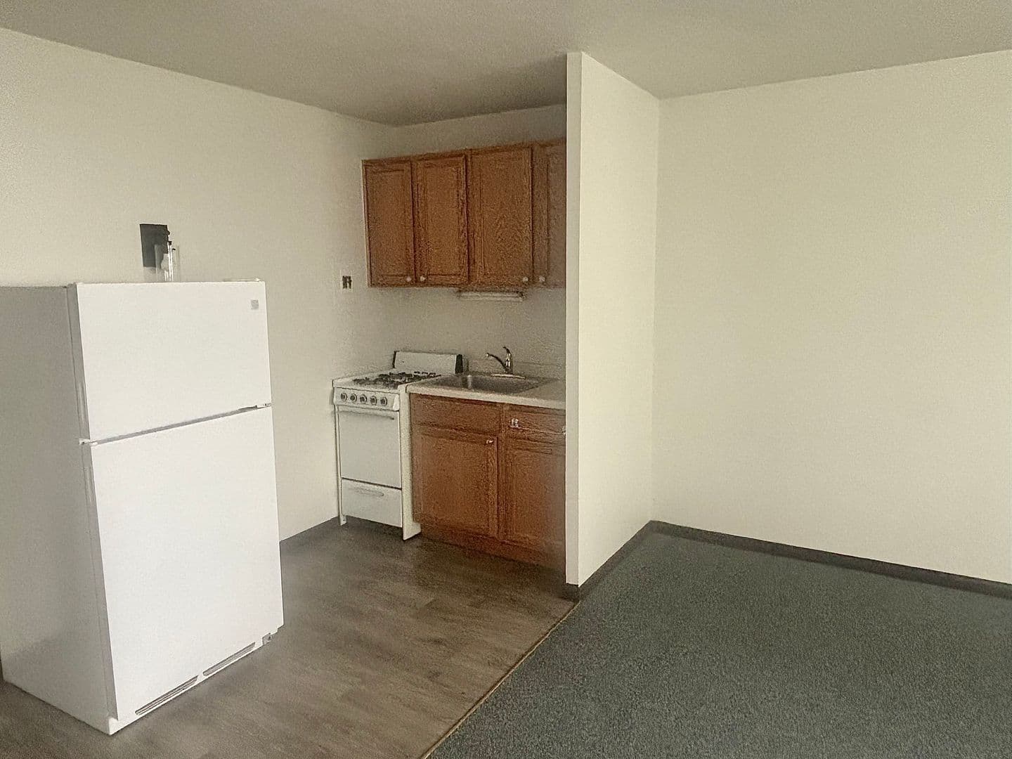 Milwaukee Apartment: 1869 N Cambridge Ave