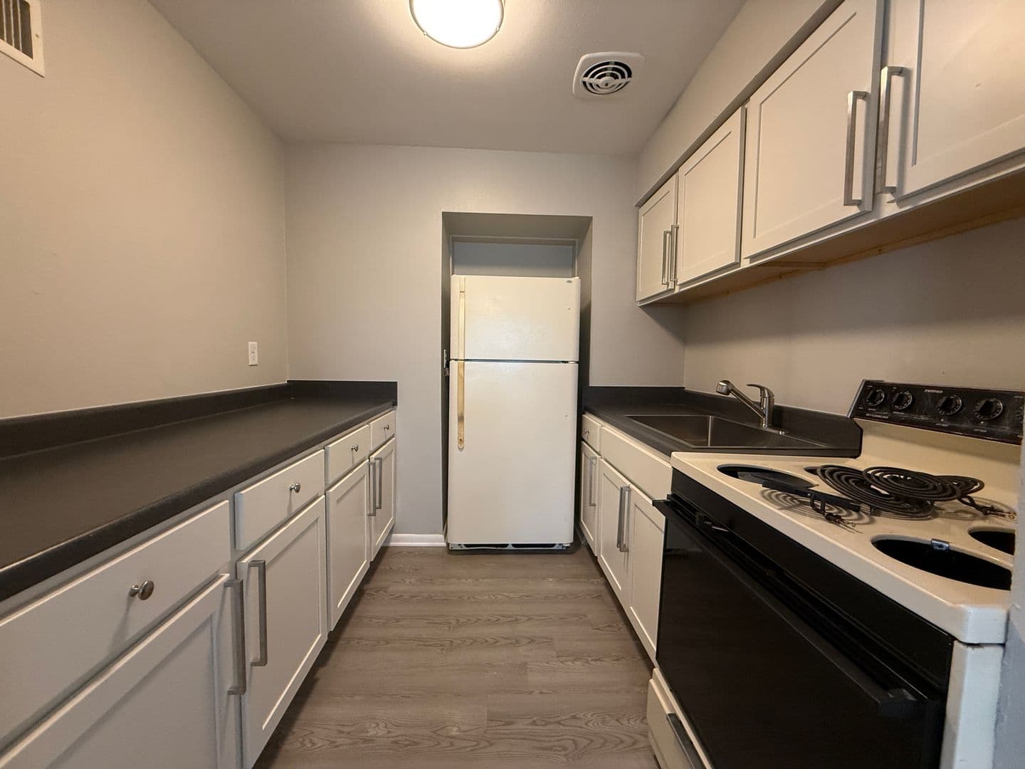 Milwaukee Apartment: 3879 N Humboldt Blvd