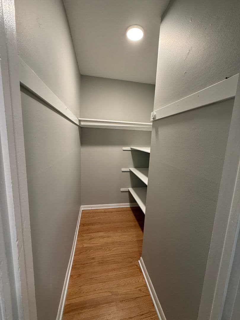 Milwaukee Apartment: 3885 N Humboldt Blvd