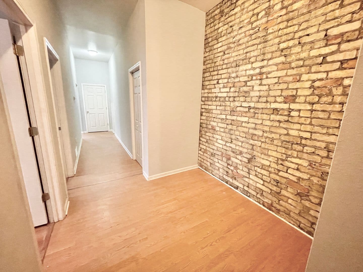 Milwaukee Apartment: 1718-34 E Lafayette Pl