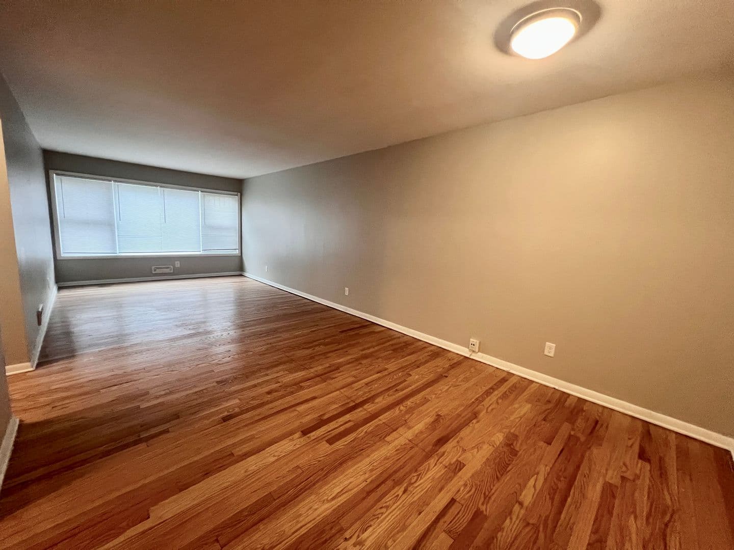 Milwaukee Apartment: 3879 N Humboldt Blvd