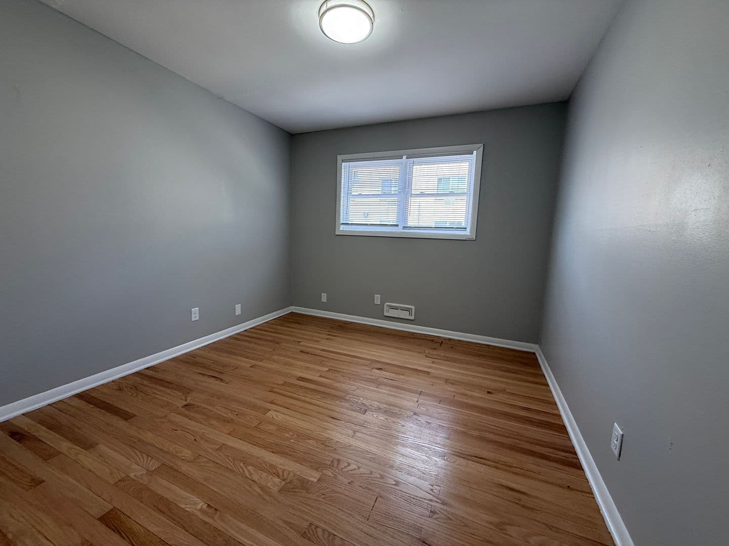 Milwaukee Apartment: 3885 N Humboldt Blvd