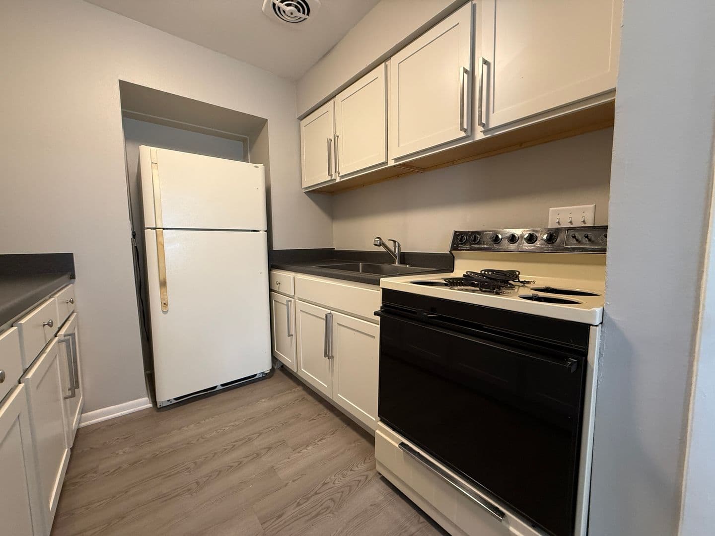 Milwaukee Apartment: 3879 N Humboldt Blvd
