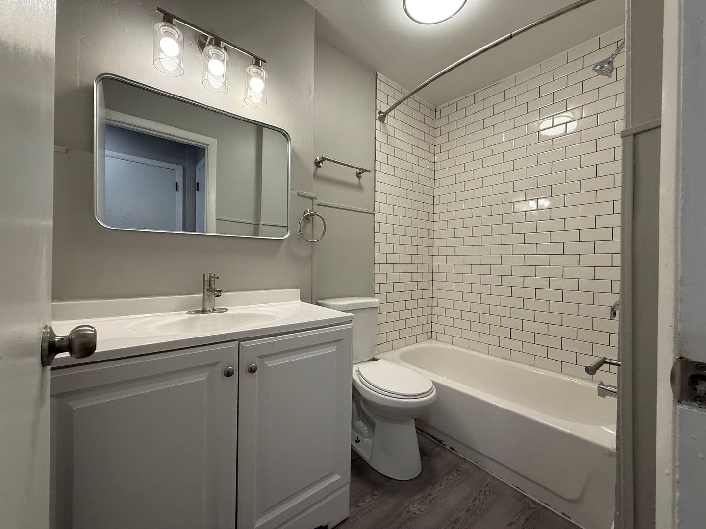 Milwaukee Apartment: 3879 N Humboldt Blvd
