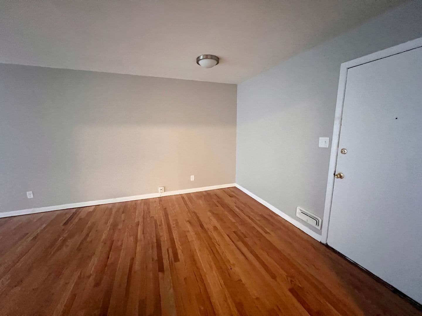 Milwaukee Apartment: 3879 N Humboldt Blvd