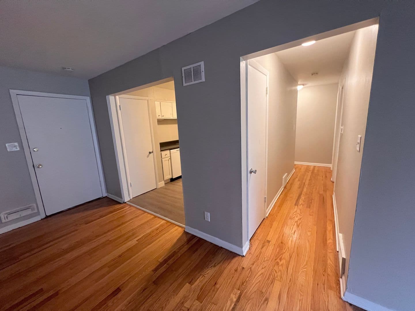 Milwaukee Apartment: 3879 N Humboldt Blvd