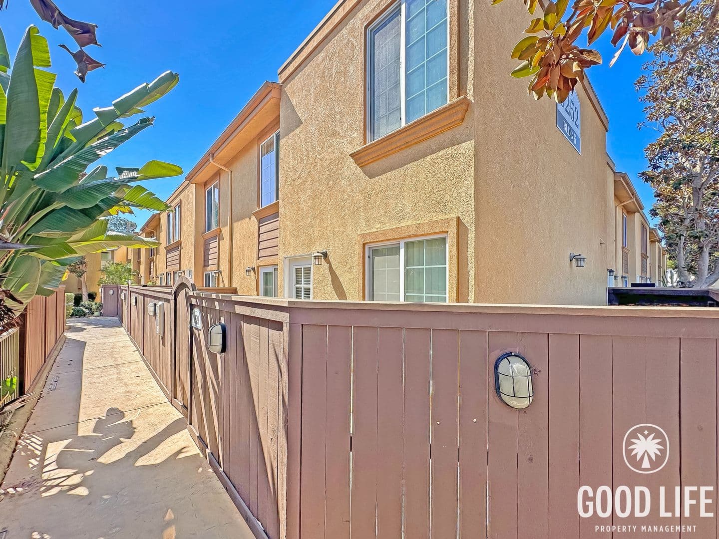 San Diego Condo: 5252 Balboa Arms Drive Unit 159