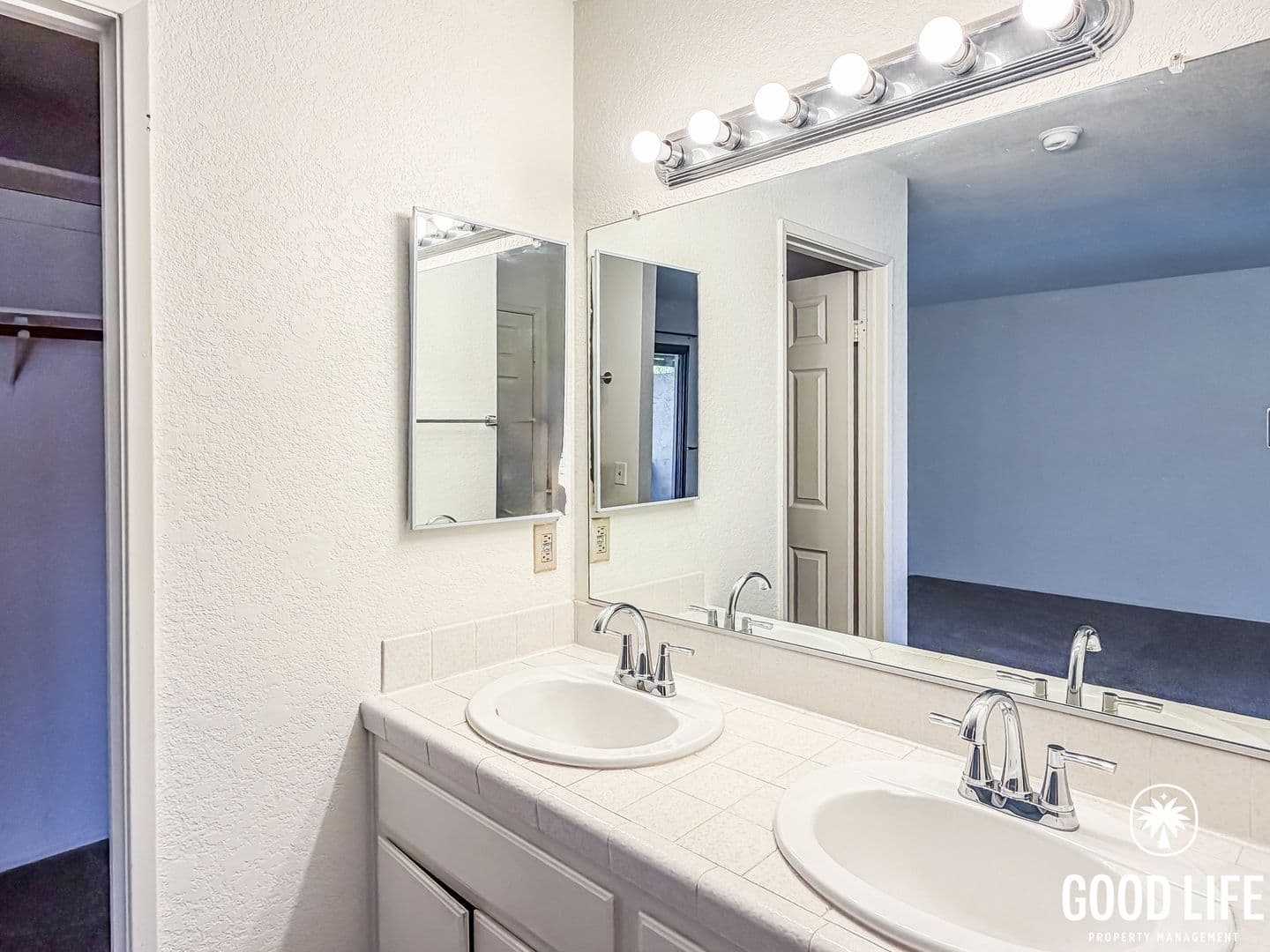 Carlsbad Townhome: 3033 Via Sabinas