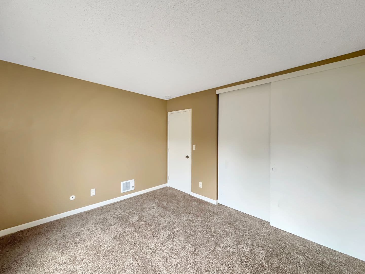 San Diego Condo: 9550 Carroll Canyon Rd #237